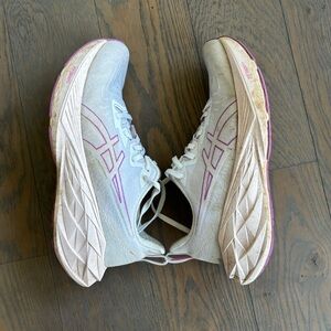 Asics Novablast 4 - White / light Pink - Women’s US 8